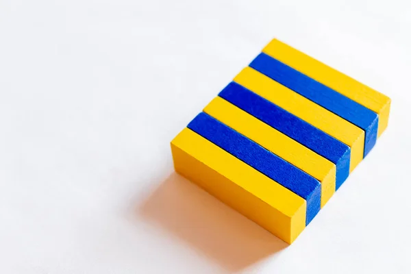 Вид Сверху Синий Желтый Прямоугольные Блоки Белом Фоне Украинская Концепция — стоковое фото