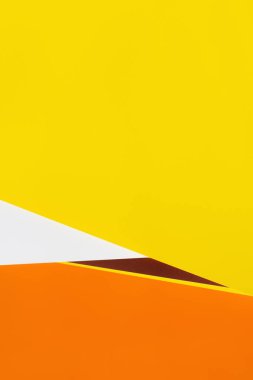 Sarı kopyalama alanı olan çok renkli geometrik arkaplan