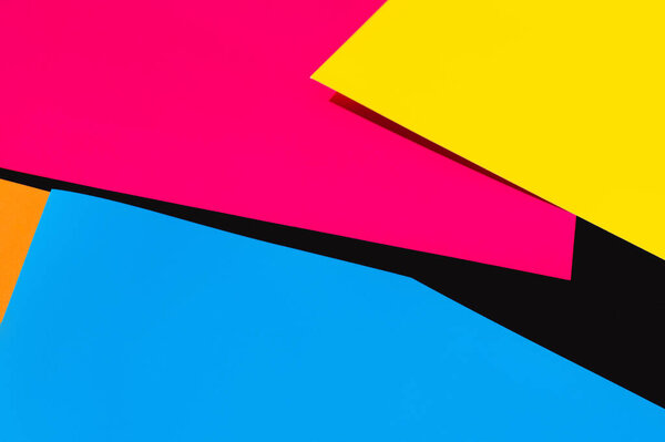 абстрактный фон с разноцветными бумажными листами и копировальным пространством