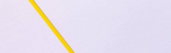 текстурированный лавандовый фон с ярко-желтой полосой и копировальным пространством, баннер