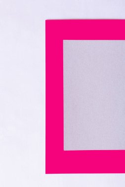 Pembe ve mor renkli minimalist geometrik arkaplan