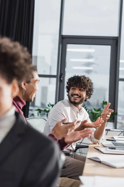 Happy Indian Businessman Talking African American Colleague Office — Stock Photo, Image