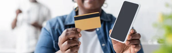 Bijgesneden Weergave Van Senior Afro Amerikaanse Vrouw Met Creditcard Smartphone — Stockfoto