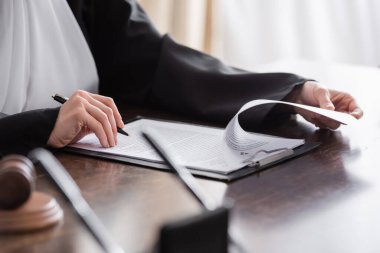 Dava açılmak üzereyken savcının kırpılmış görüntüsü