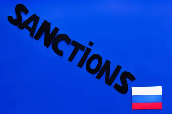 Вгорі Вид Санкцій Письмовий Російський Прапор Синьому Тлі Війна Українській — стокове фото