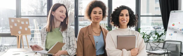Positive Multicultural Businesswomen Notebook Documents Office Banner — Stockfoto