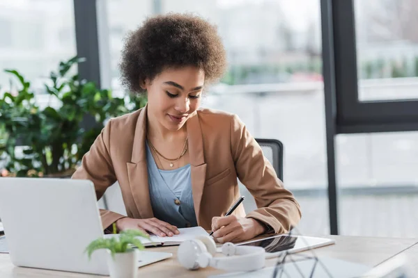 Young African American Businesswoman Writing Notebook Devices Office — Stockfoto