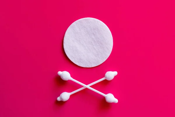Crossed Ear Sticks White Cotton Pad Pink Background Top View — Foto de Stock