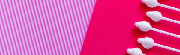 Vista Superior Cotonetes Fundo Texturizado Violeta Rosa Banner — Fotografia de Stock