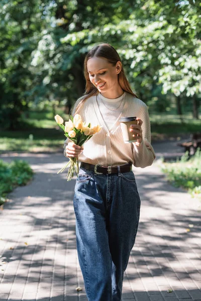 Joyful Woman Glasses Slouchy Jeans Walking Tulips Paper Cup Green — Foto de Stock