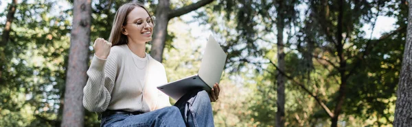 Happy Woman Glasses Looking Laptop Park Banner — стоковое фото