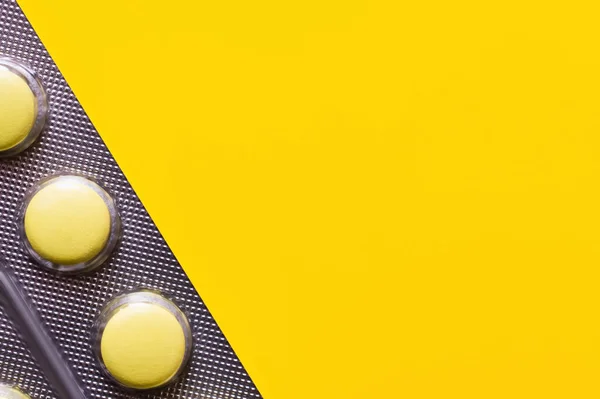 Close Blister Pack Pills Isolated Yellow — Stock Photo, Image
