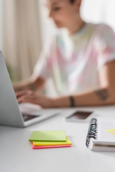 Selective Focus Sticky Notes Notebook Woman Typing Laptop Blurred Background — Φωτογραφία Αρχείου