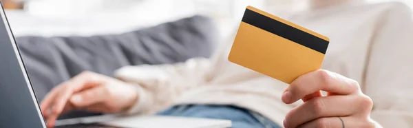 Cropped View Blurred Woman Holding Credit Card Laptop Banner — Stock Photo, Image