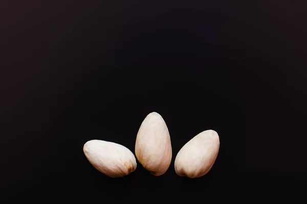 Top View Pistachios Nutshells Isolated Black — Stockfoto