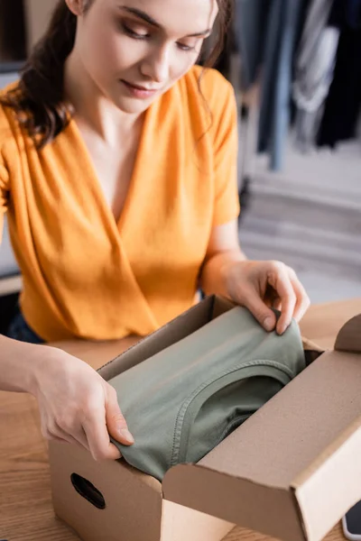 Young Seller Putting Clothes Package Online Web Store — Stock Photo, Image