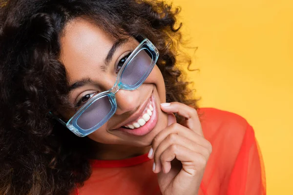 Curly African American Woman Blue Sunglasses Touching Chin Looking Camera — Stock Photo, Image