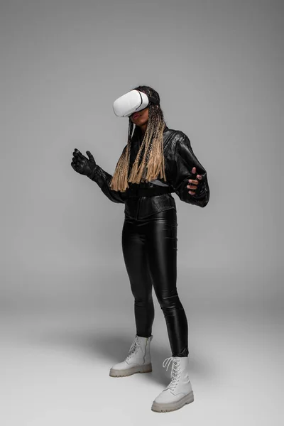 Full Length Trendy African American Woman Virtual Reality Headset Standing — Stock Photo, Image