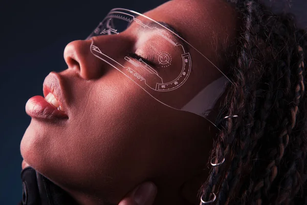 Side View African American Woman Smart Glasses Isolated Dark Grey — Stock Photo, Image