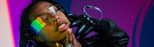 African American Woman Cyber Glove Smart Glasses Looking Camera Colorful — Stock Photo, Image