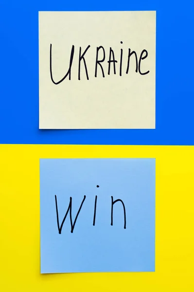 Vista Dall Alto Carte Con Ucraina Vincere Lettering Sfondo Blu — Foto Stock