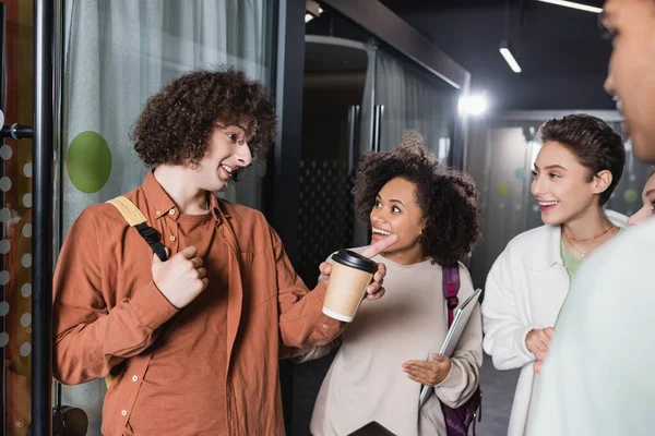 Curly Student Paper Cup Pointing Finger Smiling Interracial Students — Stock Photo, Image