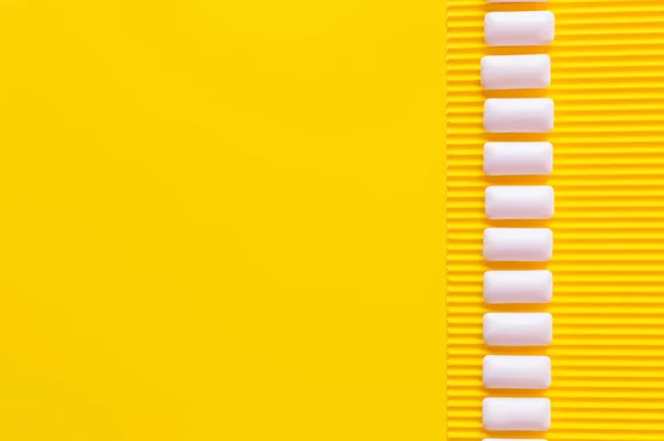 Flat Lay Chewing Gums Textured Yellow Background — Stock Photo, Image