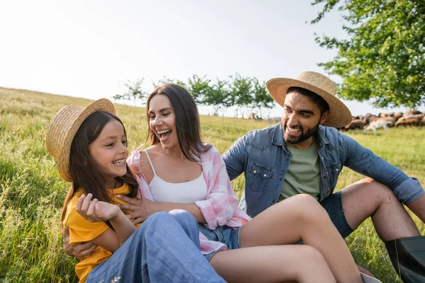 Happy Farm Family Laughing While Sitting Green Pasture Countryside — Stock Fotó