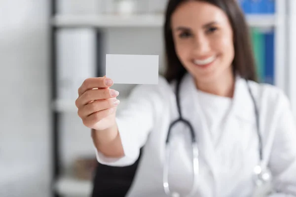 Blurred Doctor Holding Empty Business Card Clinic — Foto Stock