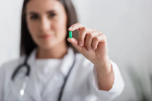 Blurred Doctor Holding Pill Clinic —  Fotos de Stock