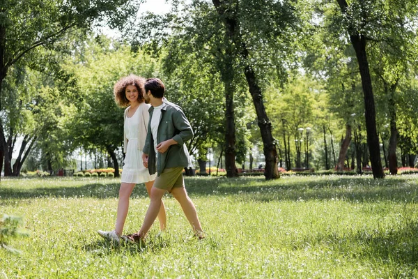 Full Length Happy Young Couple Having Date While Walking Green — Foto de Stock