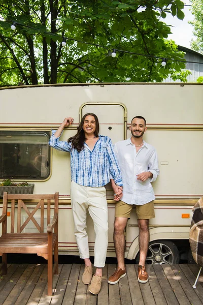 Full Length View Happy Gay Couple Holding Hands While Standing — Fotografia de Stock