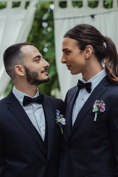 Side View Gay Couple Suits Boutonnieres Looking Each Other Wedding — Stock Fotó