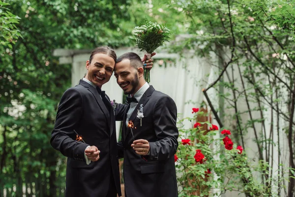 Happy Gay Man Suit Holding Wedding Bouquet Sparkler Groom Green — Foto de Stock