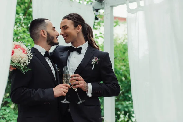Cheerful Gay Couple Suits Toasting Glasses Champagne Wedding Day — Stock fotografie