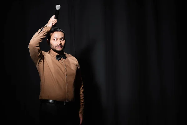 Indian Stand Comedian Holding Microphone Head Dark Stage Black — Fotografia de Stock