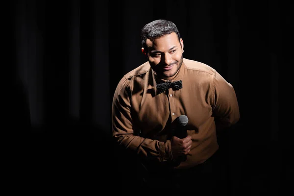 Pleased Middle East Comedian Performing Stand Comedy Microphone Black — Stock fotografie