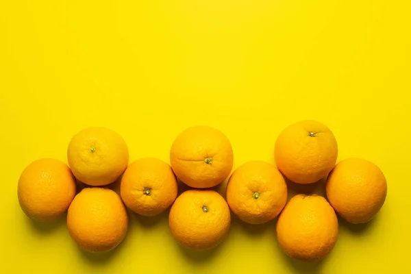 Flat Lay Organic Oranges Shadow Yellow Background — Stok fotoğraf