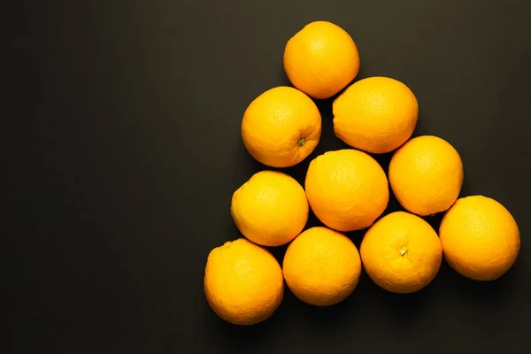 Flat Lay Oranges Triangle Form Isolated Black — Stok fotoğraf