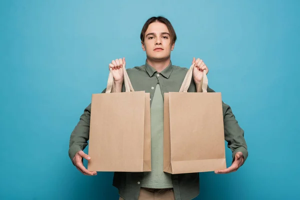 Woman Holding Shopping Bags Stylish Boyfriend Blue Background — Φωτογραφία Αρχείου