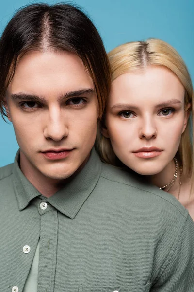 Portrait Young Couple Looking Camera Isolated Blue — Stockfoto