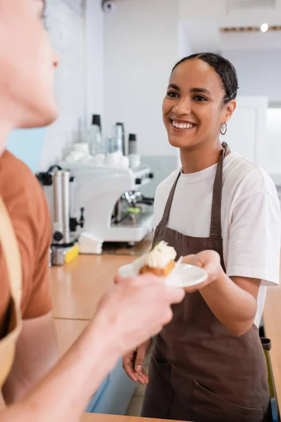 African American Seller Apron Giving Blurred Dessert Colleague Confectionery — стоковое фото