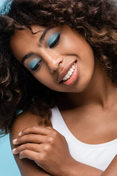 Close Portrait Happy African American Woman Perfect Skin Makeup Blue — Stockfoto