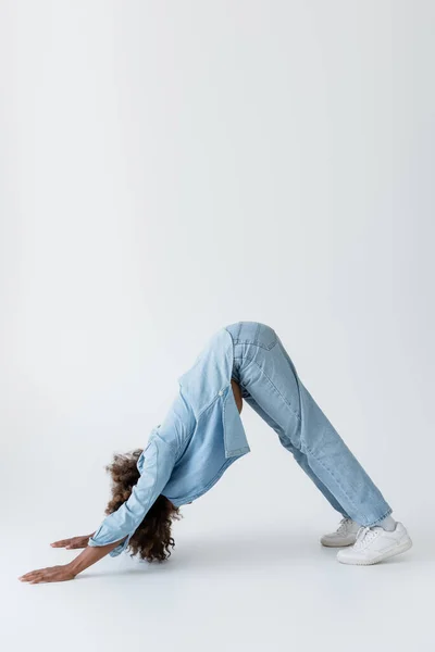 Side View African American Woman Denim Clothes Standing Dolphin Pose — Stockfoto