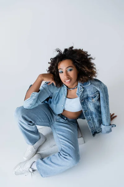 High Angle View African American Woman Stylish Denim Clothing Sitting — Stock fotografie