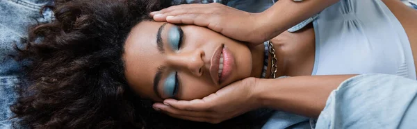 Top View African American Woman Closed Eyes Blue Eye Shadows — стоковое фото