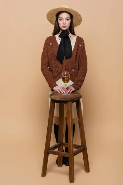 Full Length Young Woman Cardigan Straw Hat Standing Glass Wine — Zdjęcie stockowe