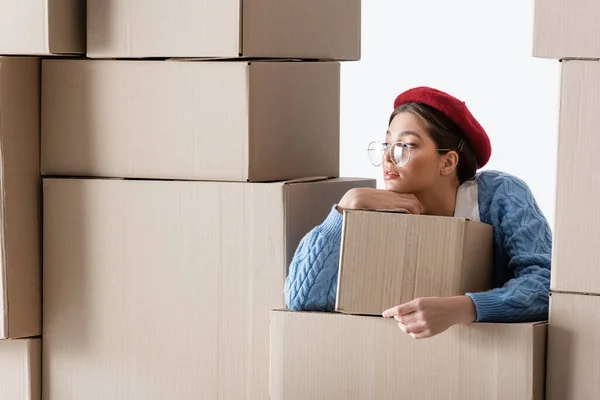 Trendy Woman Beret Eyeglasses Looking Away Cardboard Boxes Isolated White — Stockfoto