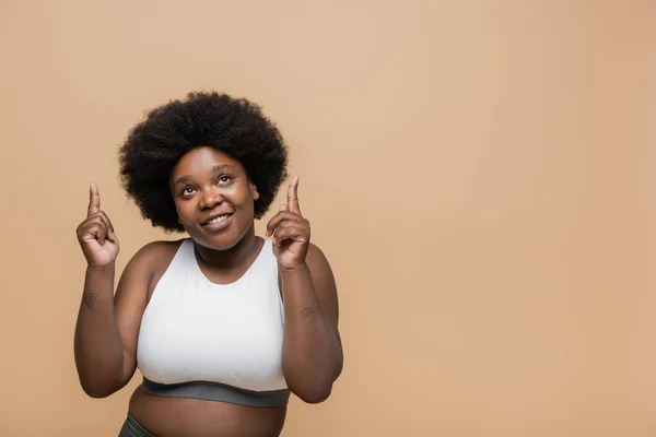Cheerful African American Size Woman Crop Top Pointing Fingers Isolated — Fotografia de Stock