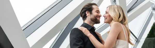 Low Angle View Elegant Couple Smiling Each Other While Hugging — Stockfoto